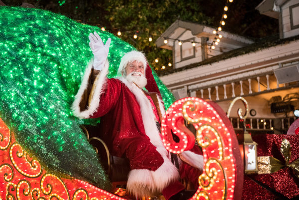 Parade-Santa-600×401