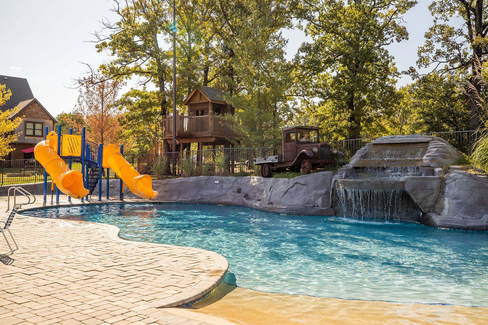 Pool-Waterfall-Slides-Branson-Shores-Resort-Vacation-Rentals